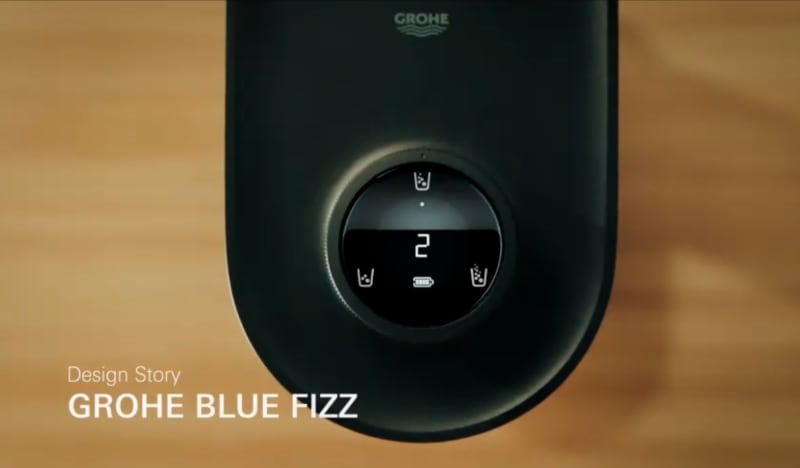 GROHE Blue Fizz насыщает водопроводную воду пузырьками